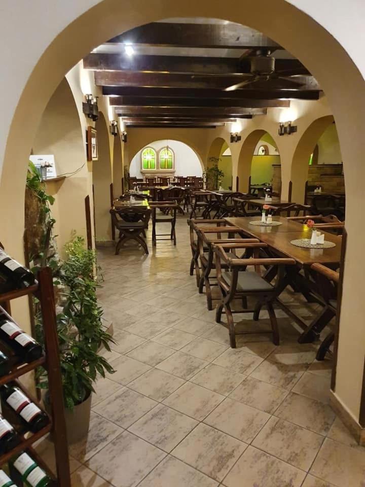 Excalibur Penzion A Restaurace Moravska Trebova Exterior photo